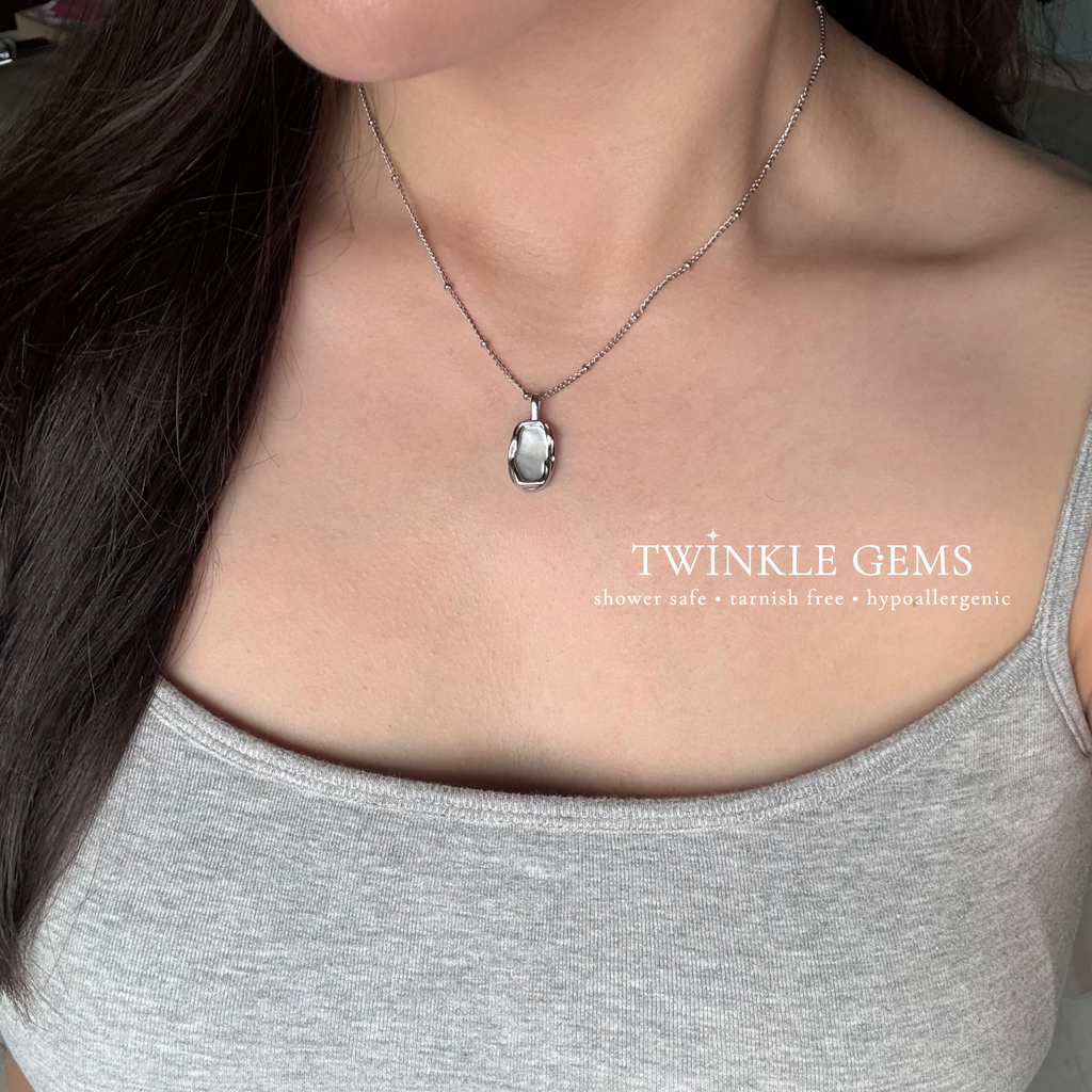 Pearl Rebel Mother of Pearl Necklace