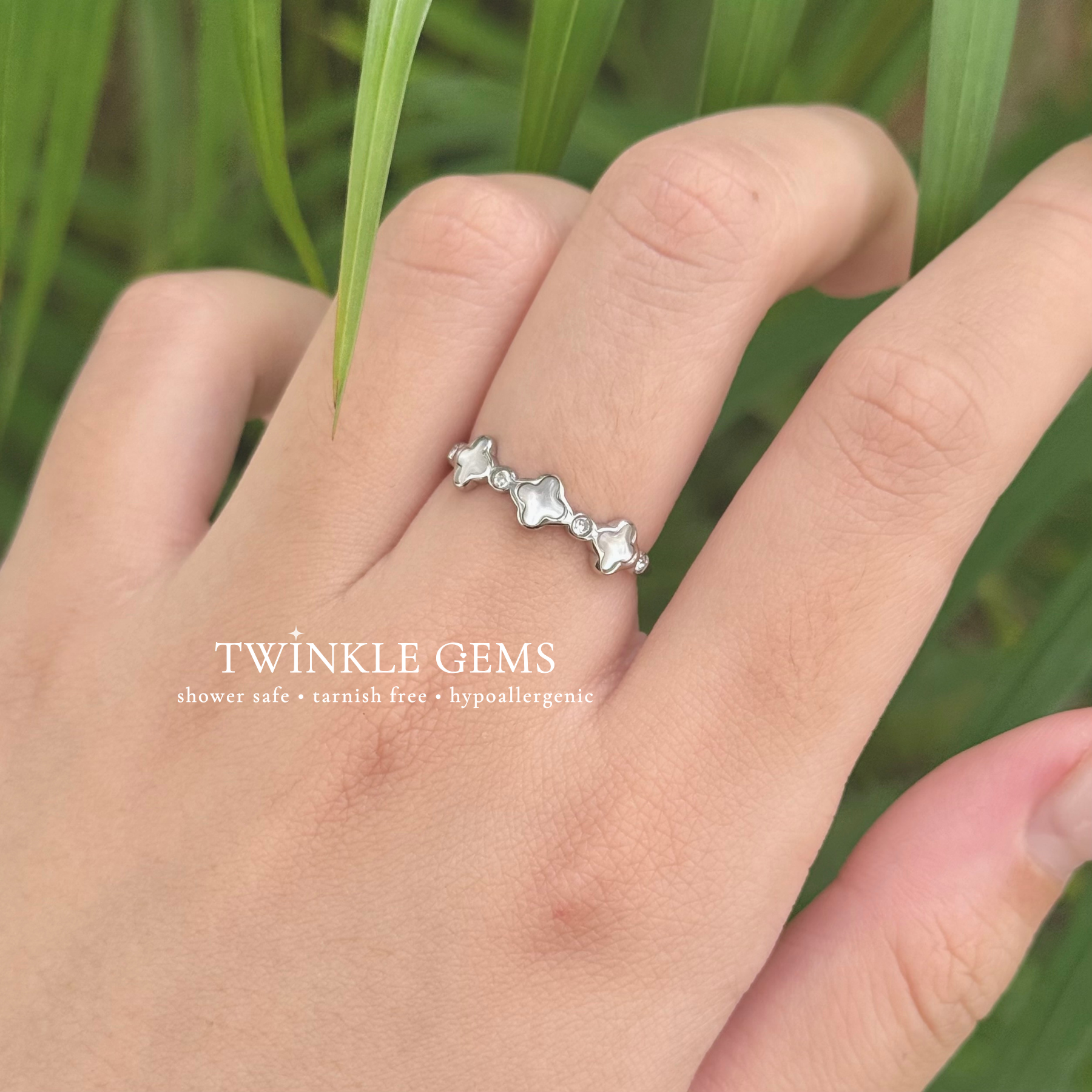 Clovera White Conch Ring