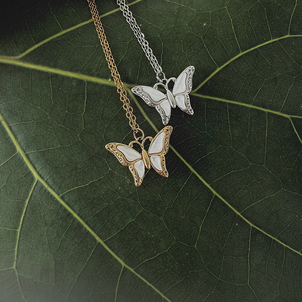 Seraphina White Conch Necklace