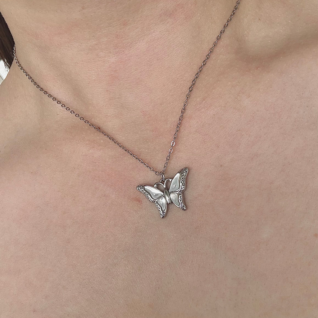 Seraphina White Conch Necklace