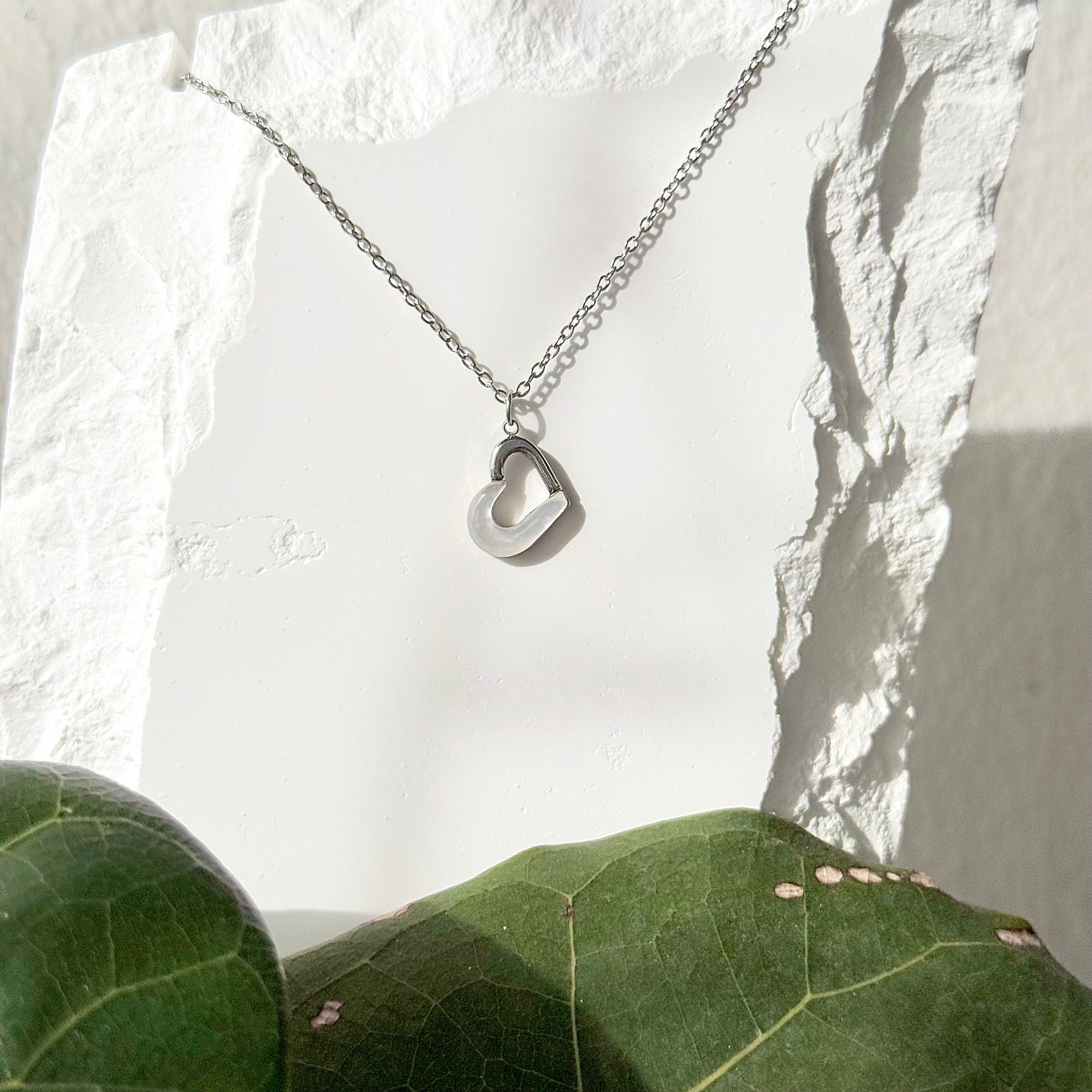 Pulse Heart White Conch necklace