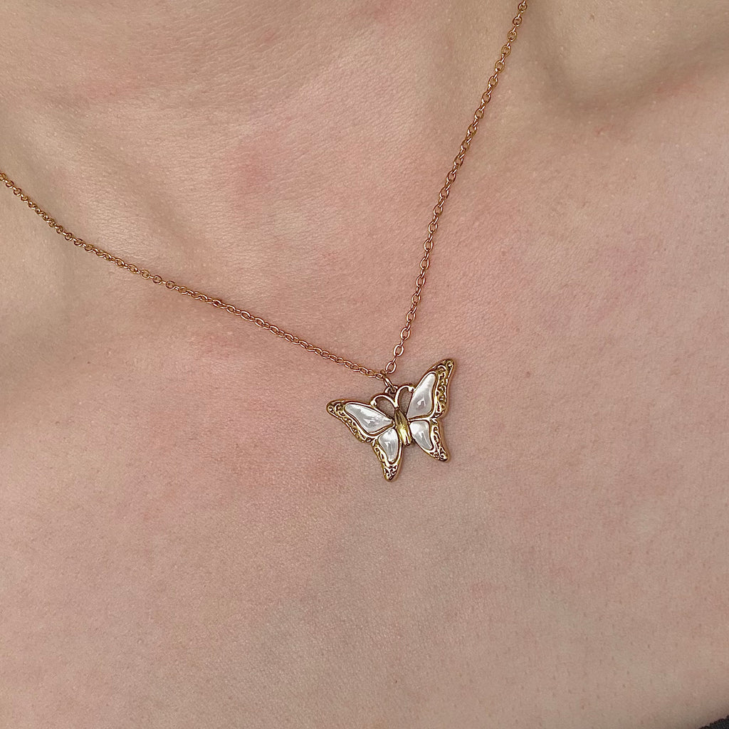 Seraphina White Conch Necklace