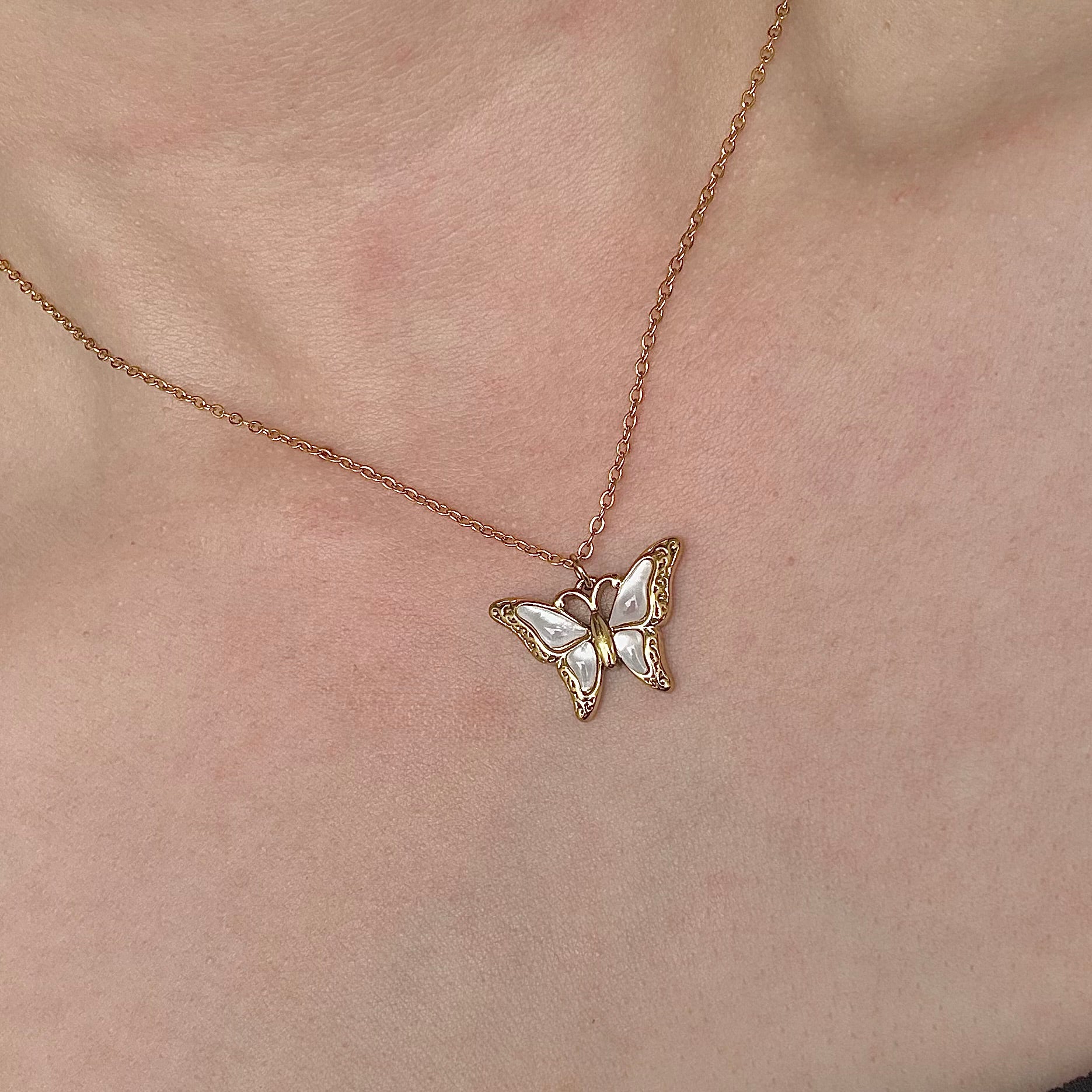 Seraphina White Conch Necklace