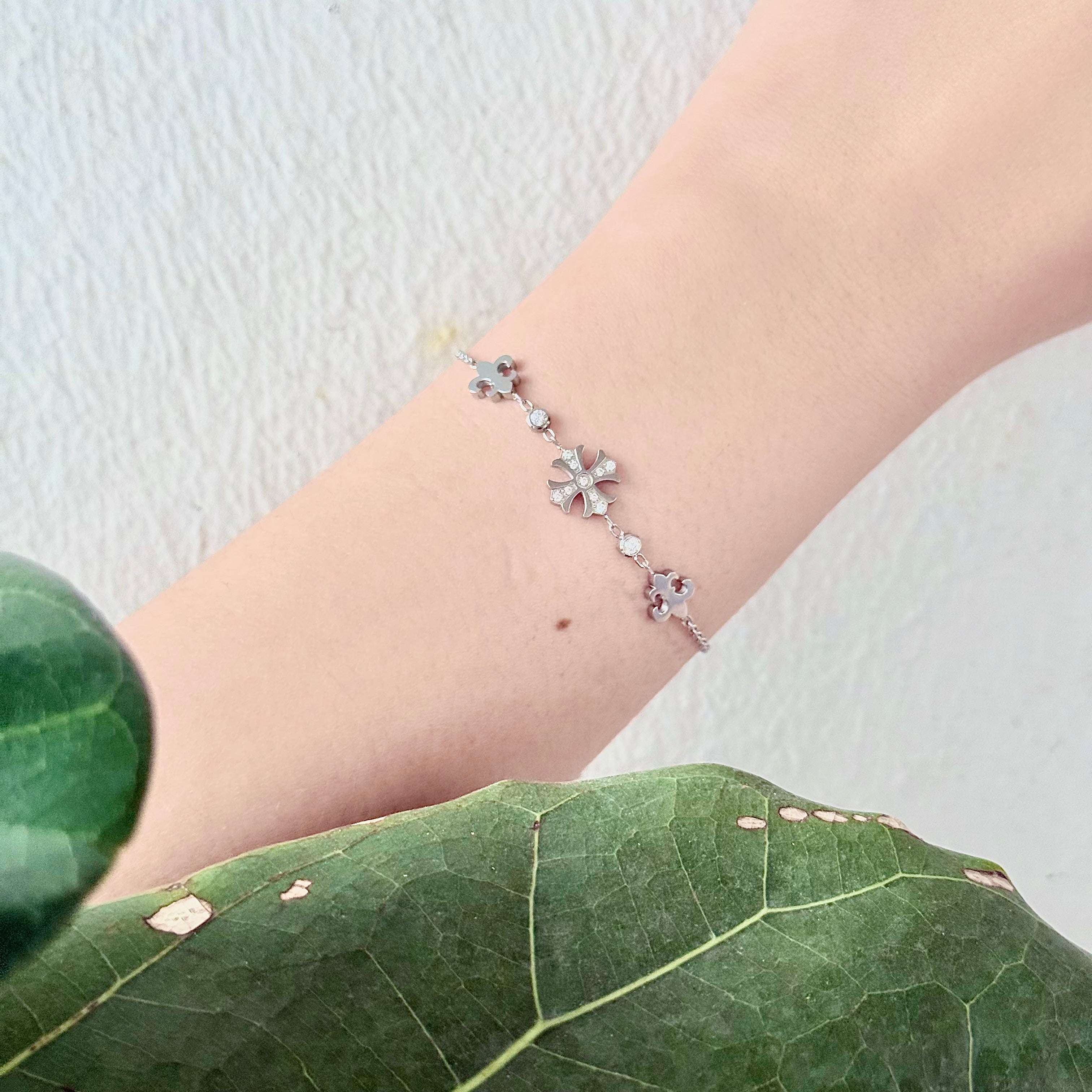 Dainty Cross Link Bracelet