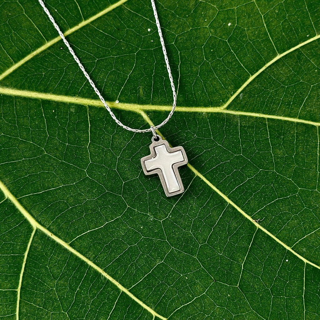 Halo Cross White Conch Necklace