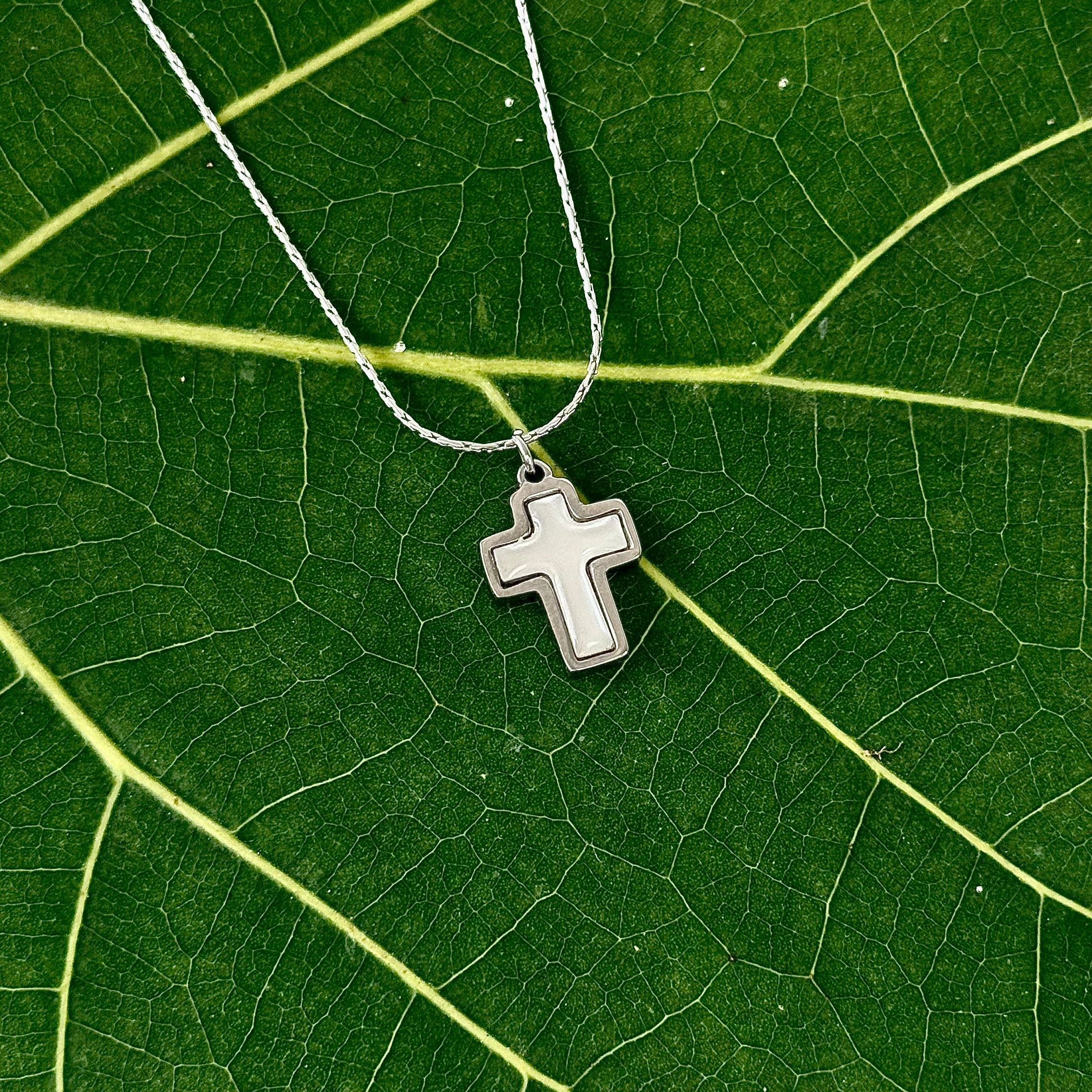 Halo Cross White Conch Necklace