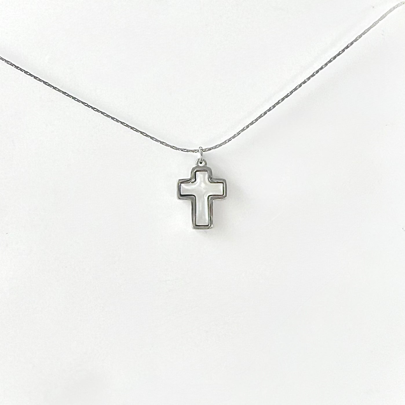 Halo Cross White Conch Necklace