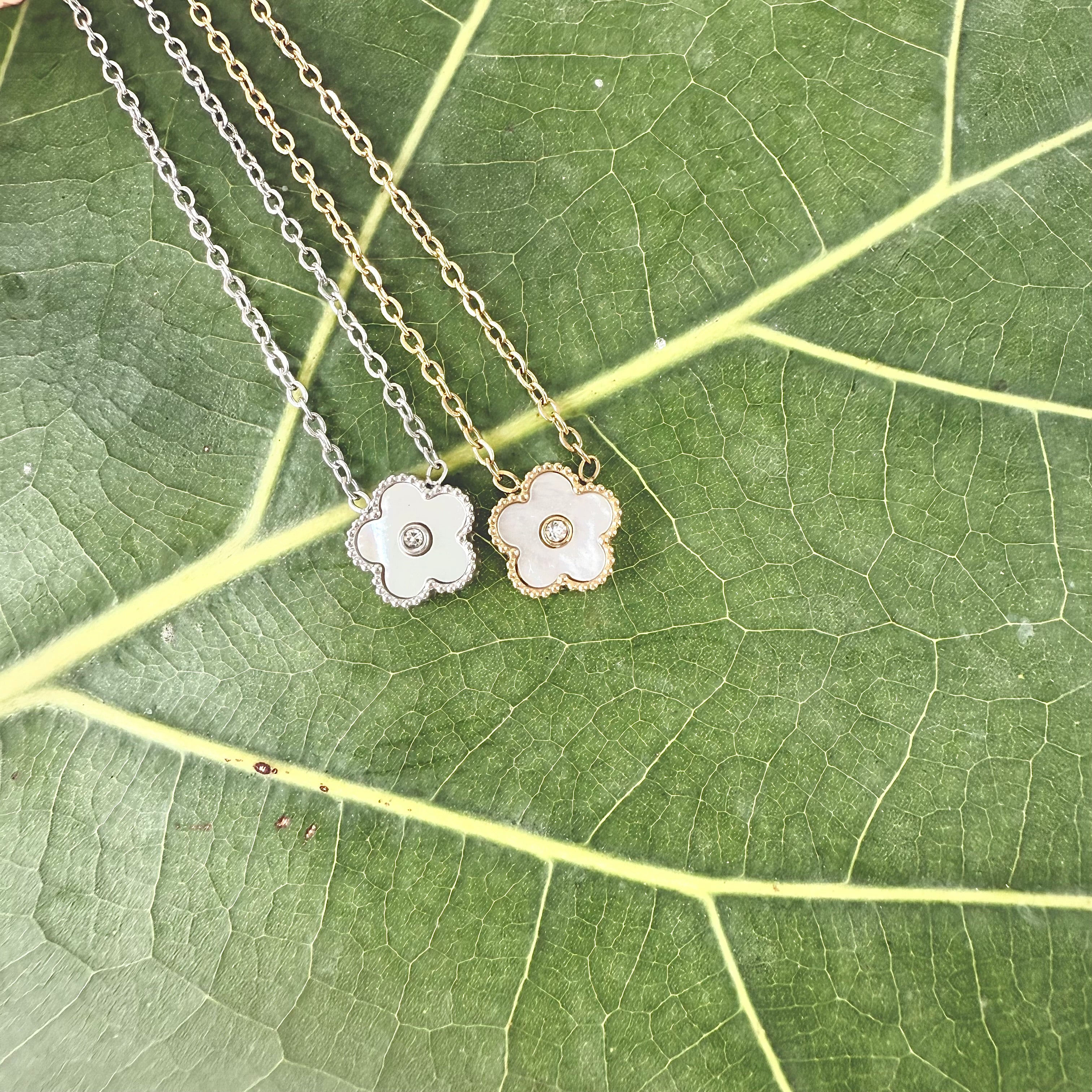 Floralis Mother of Pearl Necklace