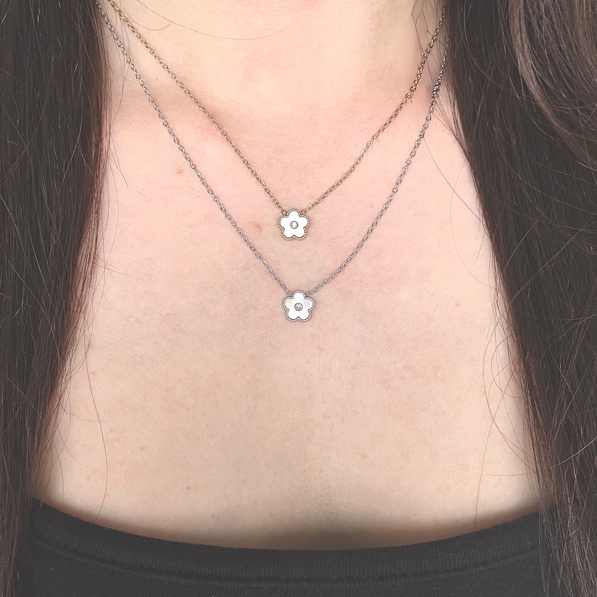 Floralis Mother of Pearl Necklace